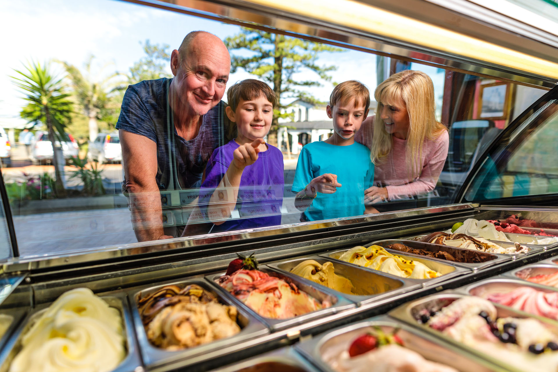 Lennox Head Ice cream - Family looking at ice cream flavours