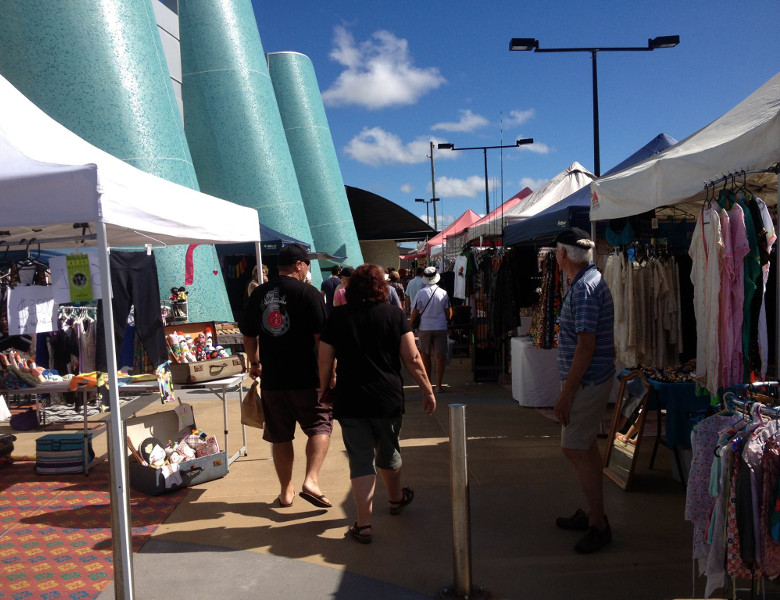 People browsing stalls at Lennox Community Markets