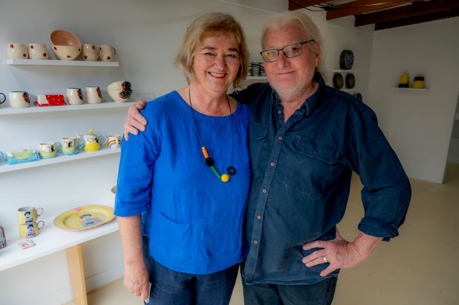 GALLERY OPENING Leonie Lane and John Stewart in shop Photo by Peter Derrett 0958