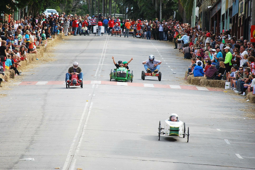 Bangalow Billy Cart Derby Main Street with crowd DB