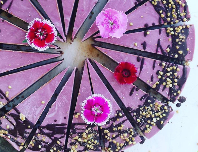 Vibrant purple raw cake made by Raw Cakes Coco